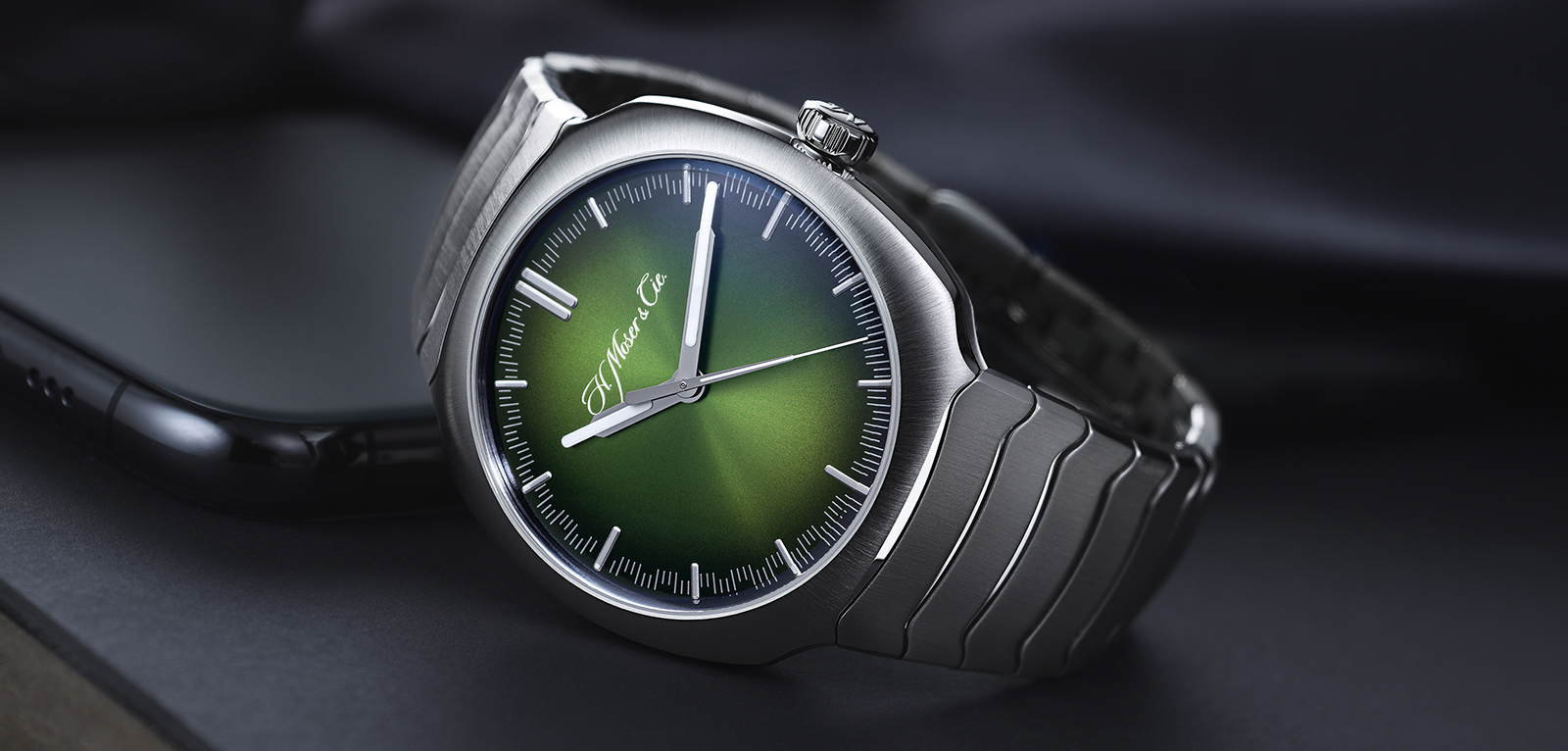 H. Moser & Cie. Streamliner Centre Seconds Matrix Green