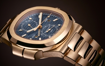 Patek Philippe en Watches and Wonders 2021 - Nautilus Travel Time Chronograph 5990/1R-001 - detalle 02