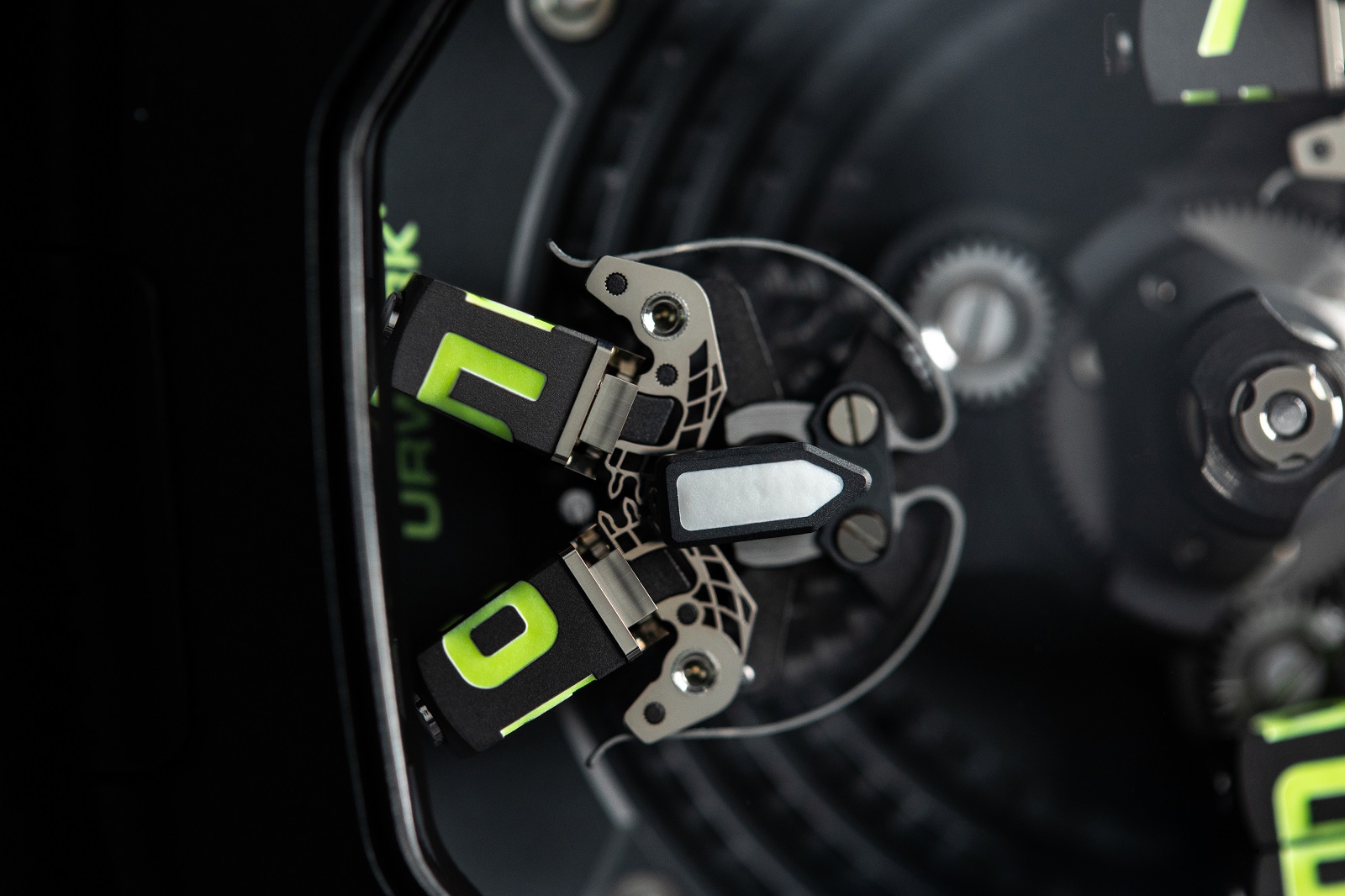 Urwerk UR-120 Space Black_01