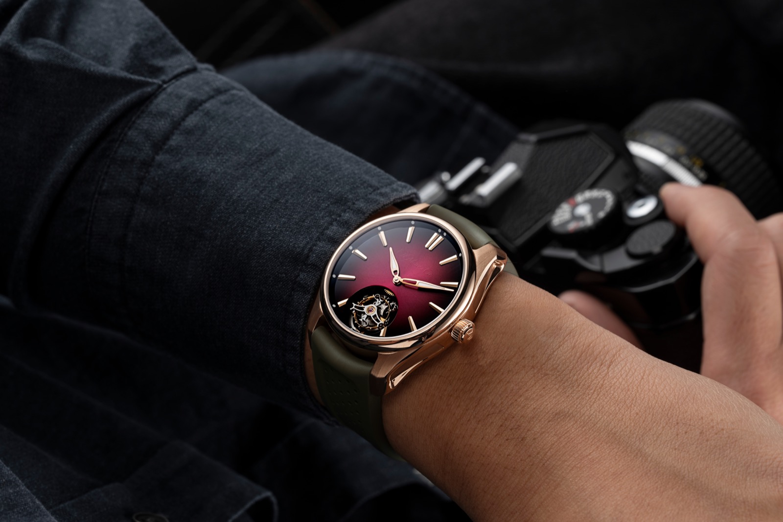 H. Moser & Cie. Pioneer Tourbillon Burgundy_06