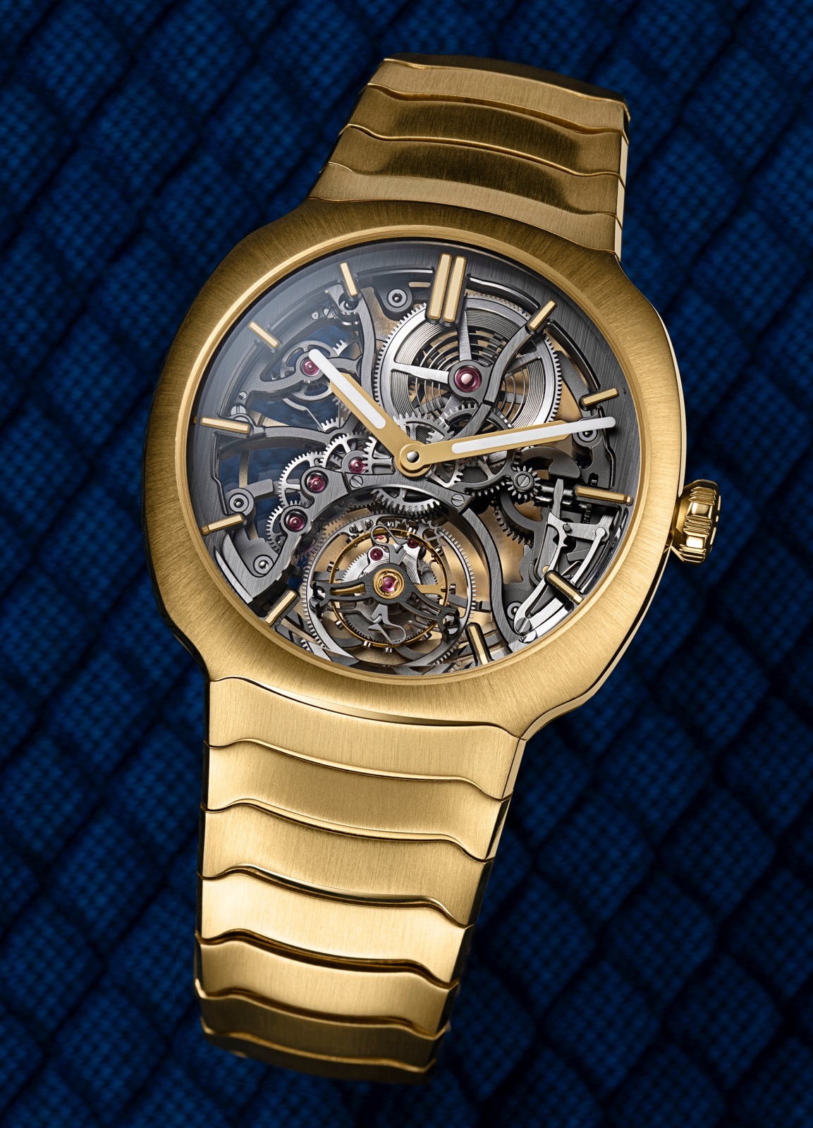 H. Moser & Cie. Streamliner Tourbillon Skeleton Yellow Gold_02