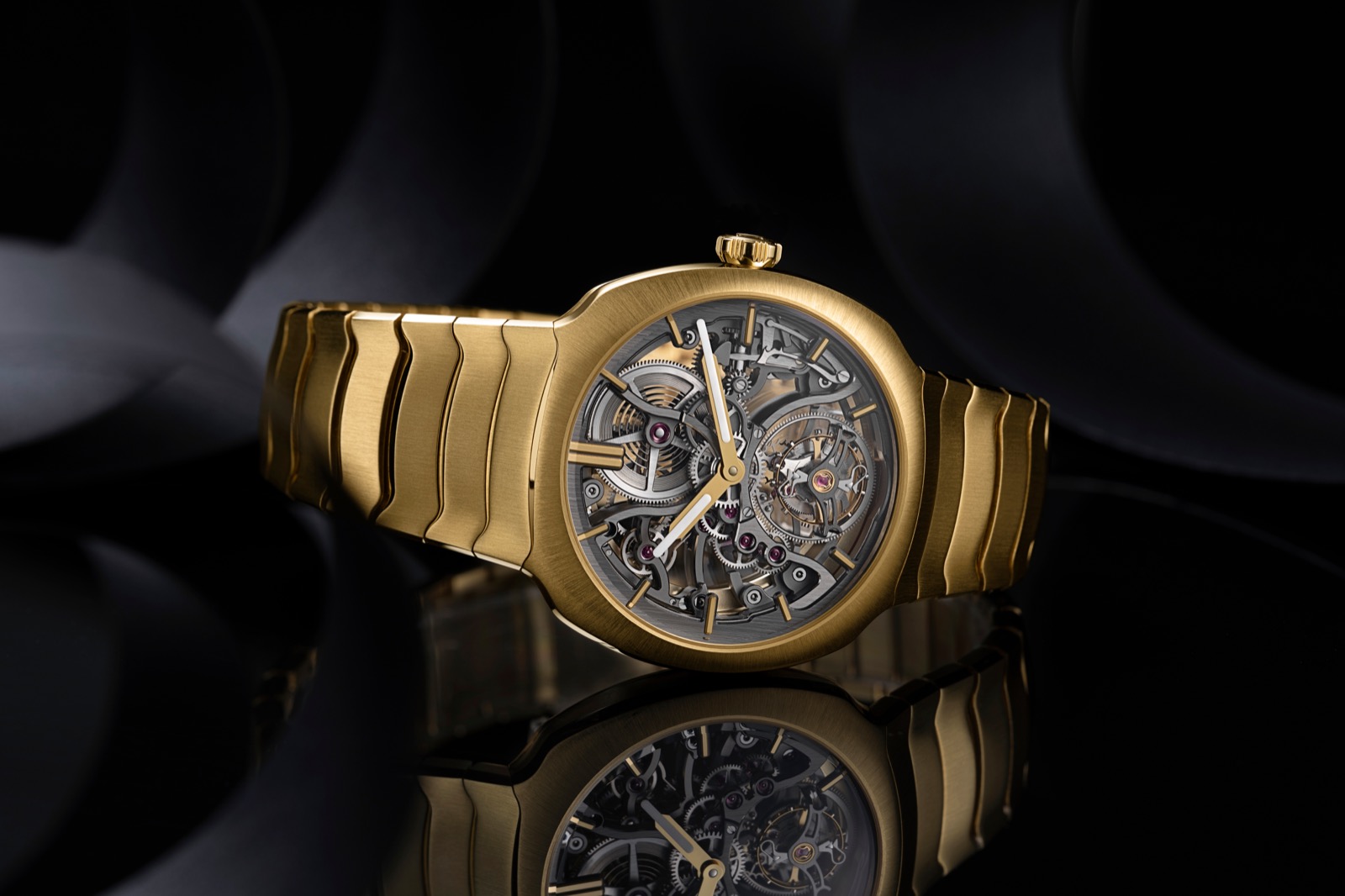 H. Moser & Cie. Streamliner Tourbillon Skeleton Yellow Gold_04