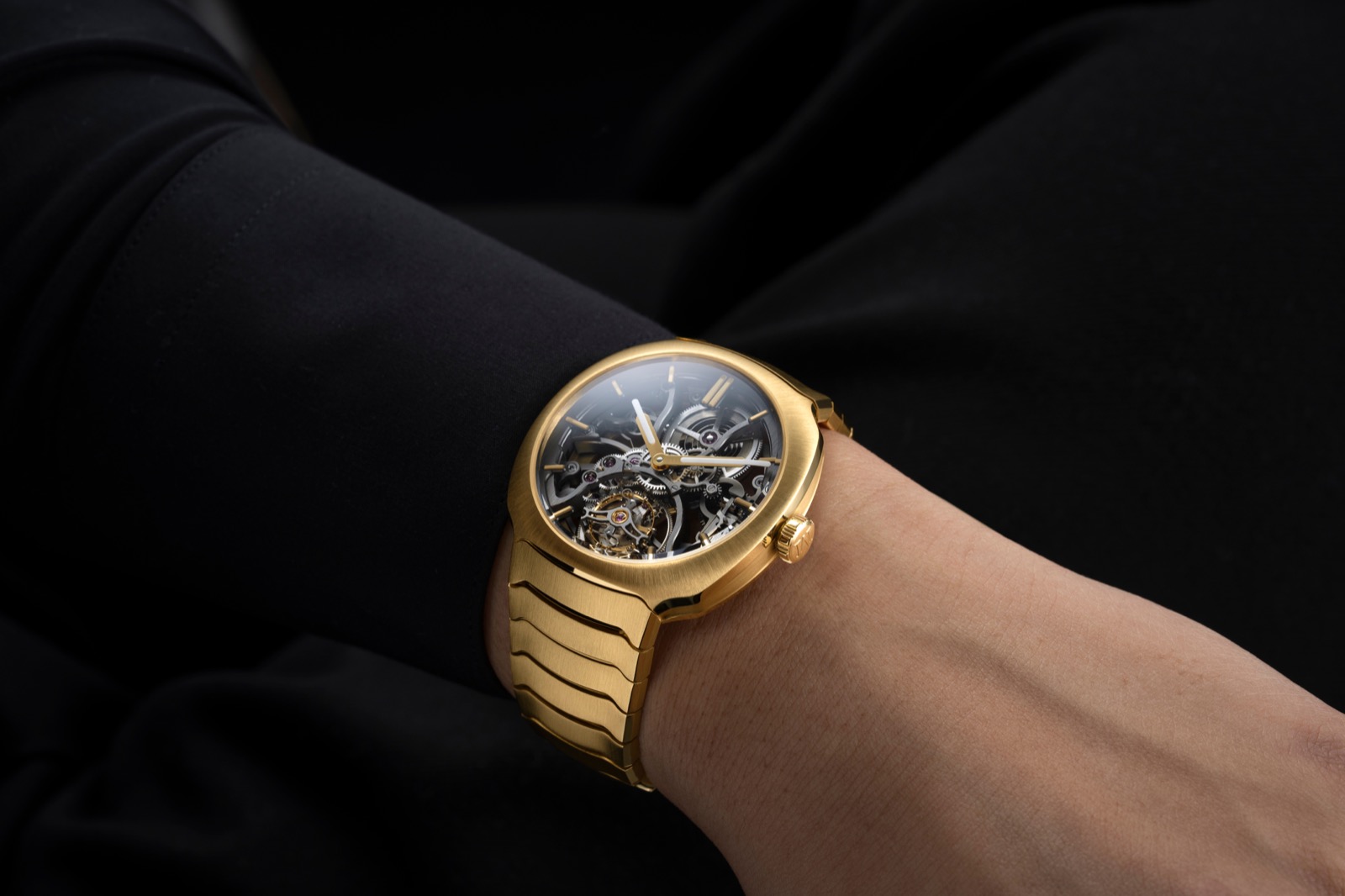 H. Moser & Cie. Streamliner Tourbillon Skeleton Yellow Gold_05